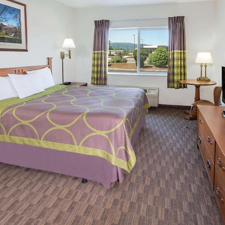 Super 8 By Wyndham Central Pt Medford Central Point Exteriör bild